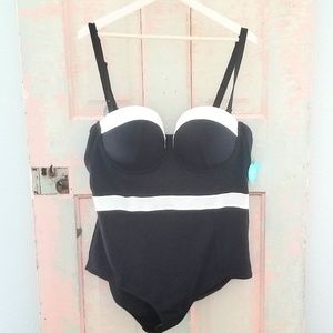 NWT Torrid Vixen Black & White Push Up Swimsuit 3x